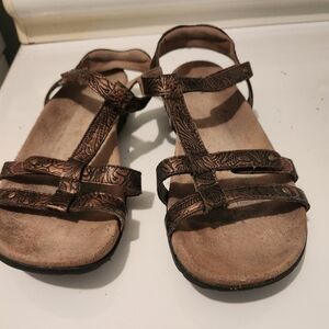 Taos Bronze Trophy Sandals Size 10